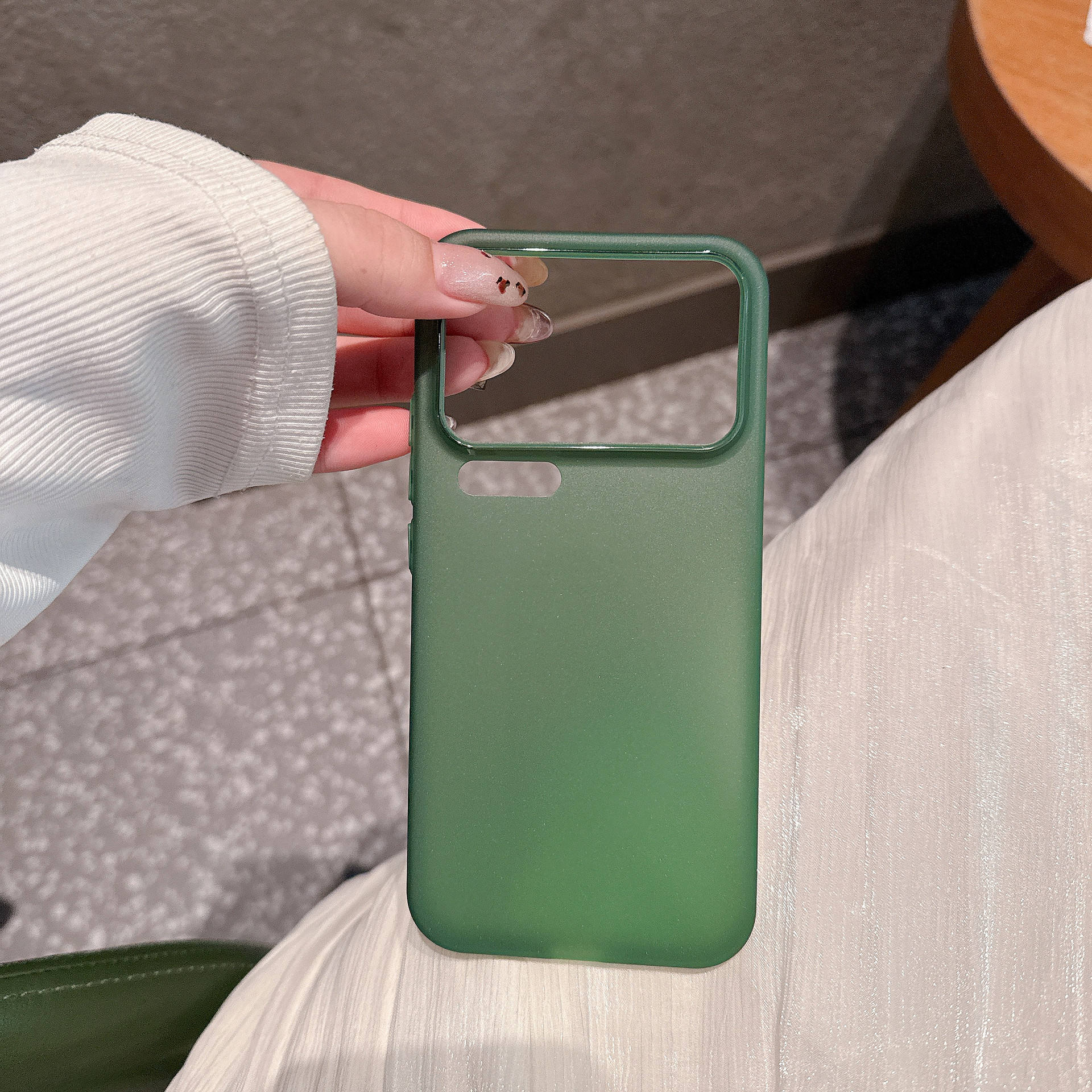 สีเขียวเข้ม