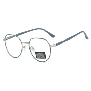 Gafas de Sol Unisex de Moda con Marco Completo Fotosensible que Cambia de Color, Modelo 8398, para Red Book - Product Image 5