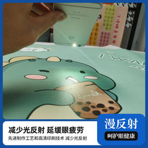 แผ่นรองโต๊ะหนังลายการ์ตูน รูปสี่เหลี่ยมผืนผ้า PVC กันลื่น สำหรับนักเรียน ใช้เขียนหนังสือ ใช้กับคอมพิวเตอร์ ป้องกันสายตา - Product Image 4