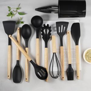 11 pièces pour <span class=keywords><strong>Amazon</strong></span> Explosions noir et kaki baril de stockage ensemble d'ustensiles de cuisine manche <span class=keywords><strong>en</strong></span> <span class=keywords><strong>bois</strong></span> ustensiles <span class=keywords><strong>en</strong></span> Silicone pour outil de cuisson - Product Image 1