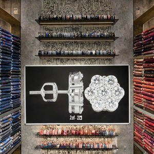 Boucles d'oreilles clous pour hommes Hip Hop S925 VVS Moissanite, en argent sterling 925, motif floral en grappe, plaqué or blanc TISHYA DIAMOND - Product Image 3