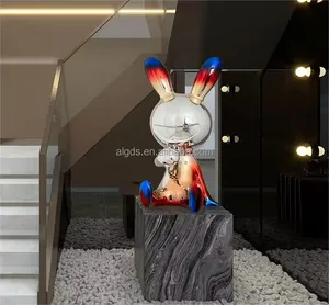 Fabrika özel karikatür tavşan heykel toptan sıcak hediye dekore edilmiş oturma odası fiberglas tavşan heykel duvar süslemeleri