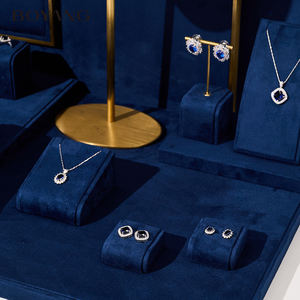 Espositore per Gioielli da Vetrina Personalizzato di Lusso in Velluto e Metallo Accessori per Stand - Product Image 5