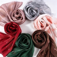 Nouveau style 2026 : Long hijab en soie imprimé petites fleurs, foulard ethnique en gaze de soie brillante, voile malaisien pour femme