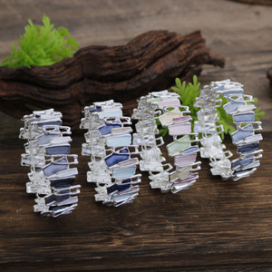 Bracelet géométrique irrégulier, dégradé multicolore, blocs brisés, ton argenté, large jonc, bijoux d'art minimaliste, <span class=keywords><strong>cadeau</strong></span> pour <span class=keywords><strong>femme</strong></span> - Product Image 4