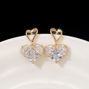 Orecchini a perno a cuore cavo da donna, gioielli per le orecchie alla moda, dolci e carini - Product Image 4