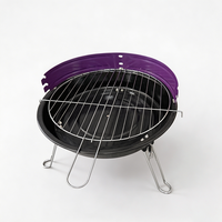 Barbecue portable au charbon de bois pour l'extérieur, corps émaillé avec pieds pliables et grille chromée pour le camping familial