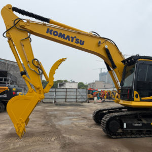 Excavadora Usada Komatsu PC200 de 20 Toneladas con Pocas Horas de Uso, en Estado Original, Excavadora Hidráulica de Orugas Japonesa PC200-8 en Venta - Product Image 2