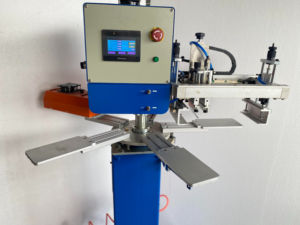Machine de sérigraphie carrousel pour tissus, t-shirts, étiquettes et gants, à une couleur - Product Image 3