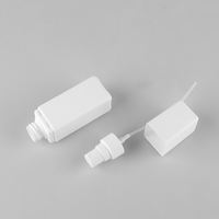 Personnalisable PE 60ml 75ml 90ml bouteille de pulvérisation de brume de soin de la peau blanche rechargeable de forme carrée avec bouchon