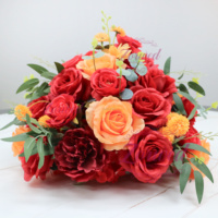 Décoration de mariage tendance automne 2026 : Boule de fleurs en soie rouge-orange, arrangement rond en forme de dôme, centre de table pour banquets et hôtels