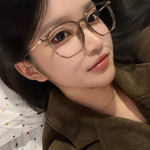 แว่นตากรอบพีซีทรงสี่เหลี่ยมสไตล์เกาหลีสำหรับผู้หญิง ป้องกันแสงสีฟ้า กรอบเต็ม 813 แว่นตาตกแต่งแบบไม่มีค่าสายตา - Product Image 1