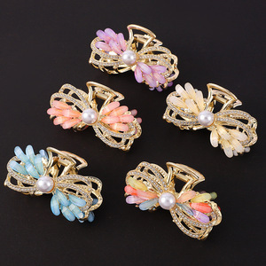 Pince à cheveux pour femmes, taille moyenne, en alliage de zinc, accessoire pour coiffure mi-attachée, design fleur de perle, usage quotidien - Product Image 3