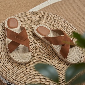 Sandalias de hombre de cuero, estilo casual, sin cordones, para verano, con suela plana de cuerda tejida, transpirables, para exteriores, tipo pescador. - Product Image 4
