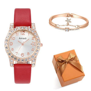 Amadi Montres décontractées à quartz de luxe pour femmes Nouveau boîtier rond simple et léger avec bracelet en cuir allié Cadran à breloques Coffret cadeau Ensemble de cinq - Product Image 2