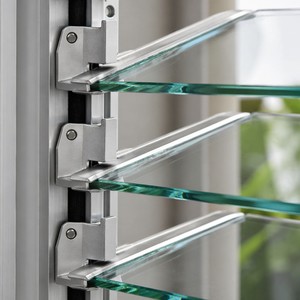 Ventana Moderna Ajustable de Aluminio Impermeable con Vidrio Templado de Seguridad para Terraza, Piscina y Ventilación Tropical - Product Image 2