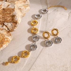 Pendientes Colgantes de Oro y Plata con Dos Círculos Geométricos de Acero Inoxidable para Uso Diario - Product Image 3