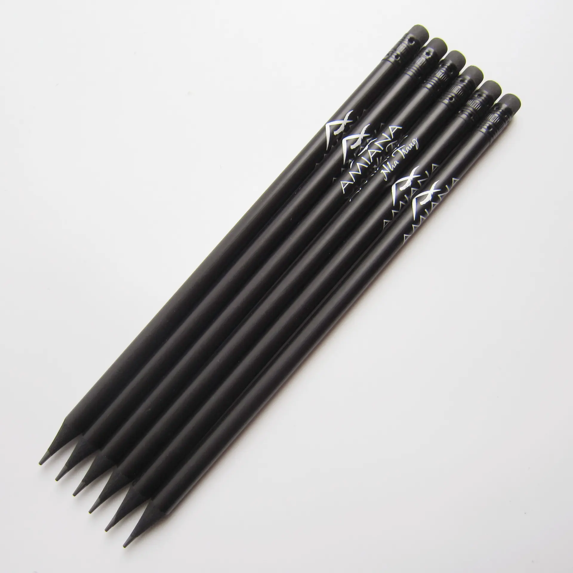 विज्ञापन उपहार पेंसिल स्वनिर्धारित लोगो मुद्रित इरेज़र के साथ 7 इंच एचबी लीड ब्लैक बासवुड पेंसिल