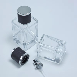 ขวดน้ำหอมแก้วเปล่าขนาด 30 มล. 50 มล. 100 มล. รูปทรงสี่เหลี่ยม ขวดสเปรย์น้ำหอมแบบหนา พร้อมฝาปิดทรงกระบอกสีดำ - Product Image 2