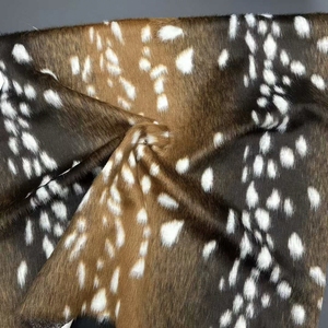 Tessuto Stampato con Motivi Animali, Effetto Crine di Cavallo Finto, Tessuto in Finta Pelliccia con Stampa Cervo Bambi per Abbigliamento - Product Image 2
