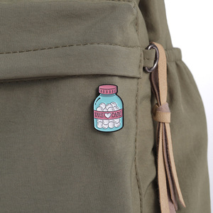 Spille per bottiglie di medicina del fumetto carino cappotto personalizzato cappello bavero vestiti medico infermiera gioielli regalo distintivo ospedaliero in metallo all'ingrosso - Product Image 6