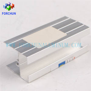 Profilés d'extrusion en aluminium gris argenté pour la fabrication de fenêtres et portes coulissantes colombiennes/costaréennes - Product Image 3