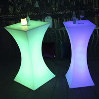 Table et chaises de bar LED lumineuses en plastique, design moderne et mobile, pour extérieur, balcon, loisirs, pieds hauts, carrées