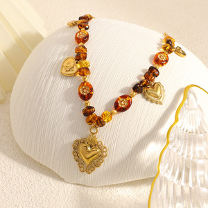 Collar con Cuentas en Forma de Corazón, Chapado en Oro de 18k, Cadena de Aleación de Zinc, Joyería para Otoño e Invierno - Product Image 3