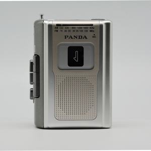 Ancien modèle de magnétophone portable fabriqué en Chine, style rétro, avec prise casque, fonction radio AM/FM Panda, lecteur audio Walkman - Product Image 5