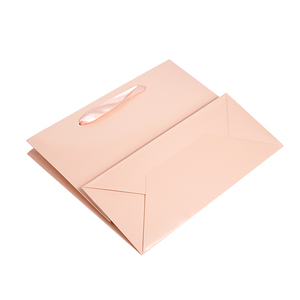 Özel lüks altın folyo Logo alışveriş çantaları çevre dostu mat Finish kozmetik ve giysiler ambalaj için kişiselleştirilmiş - Product Image 4