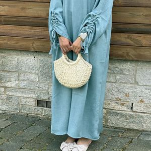 ชุดเดรสยาวสุภาพสำหรับผู้หญิงมุสลิมแขนจีบและอาบายาย่นแบบดั้งเดิม - Product Image 5