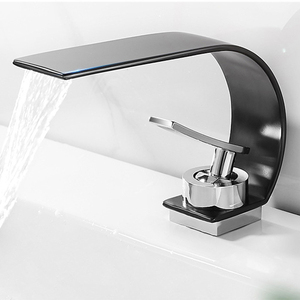 Grifo de lavabo montado en cubierta de cascada de latón de un solo orificio, núcleo de válvula de cerámica, estilo Art <span class=keywords><strong>Deco</strong></span> elegante para grifo de lavabo de baño - Product Image 4