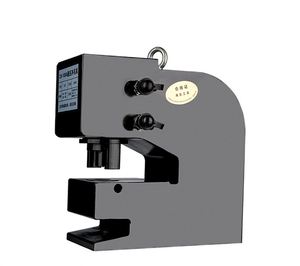 Machine de poinçonnage hydraulique pour profilés en acier, machine de poinçonnage trois côtés pour acier cornière, acier profilé, matières premières en acier, poutres en H, tôles d'acier - Product Image 1