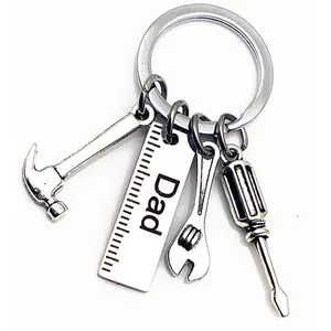 Felice festa del papà Set regalo luce in acciaio inox portachiavi tra cui cacciavite chiave a martello strumento per papà - Product Image 1