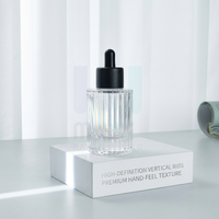 Botol Minyak Kaca Transparan Bergaris Vertikal 30ml dengan Penetes Bambu Hitam