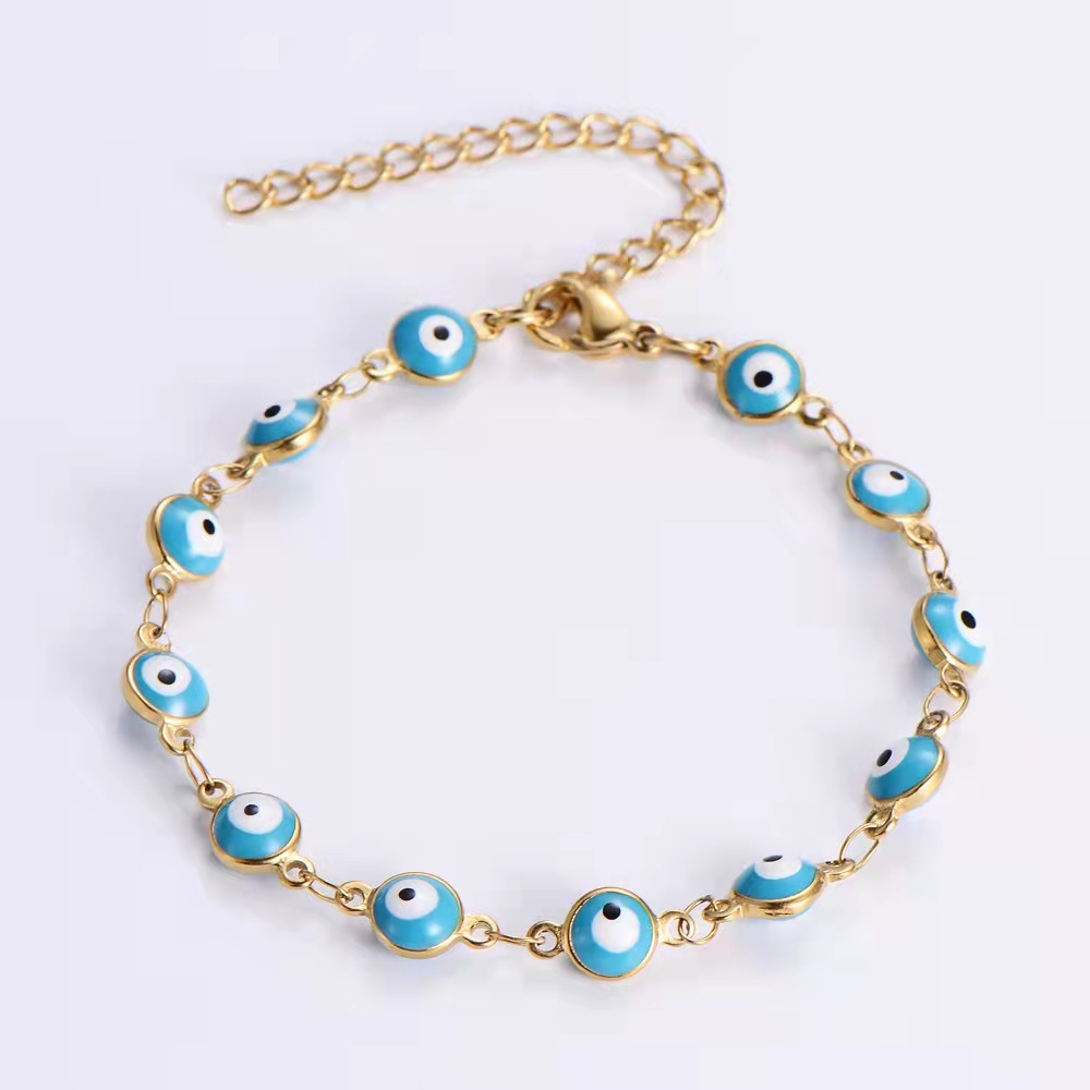 Round eyes light blue