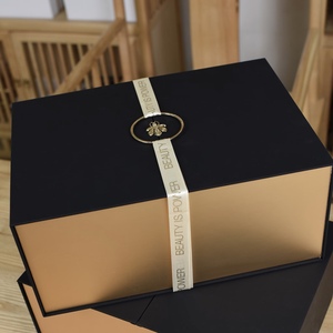 Caja Rígida NEWMISS con Cierre Magnético, Embalaje Cosmético de Cartón Negro con Logotipo Dorado Estampado en Caliente, Forma Rectangular - Product Image 3