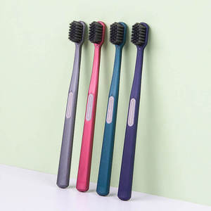 Cepillo de Dientes con Mango Metálico Cónico y Cerdas de PBT Medianas para Uso Doméstico en Adultos - Product Image 1