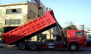 Camion benne basculante HOWO 8x4 400 CV neuf à bas prix, camion diesel de taille moyenne Euro 2, direction à gauche, moteur Weichai, système de levage - Product Image 2