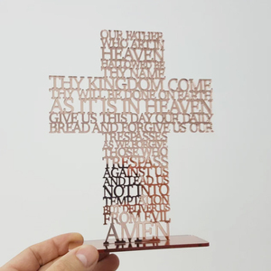 Croix en acrylique découpée au laser de 15 cm de haut avec texte gravé personnalisé. Nom de famille, baptême, baptême, annonce de naissance - Product Image 6