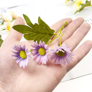 Bouquets de fleurs de marguerites artificielles avec feuilles, 12 cm, pour mariage, décoration de la maison, accessoires de photographie - Product Image 3