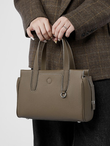Sac fourre-tout en cuir de vachette marron de grande capacité pour dames bandoulière réglable amovible en cuir de vachette véritable pour l'été et l'hiver - Product Image 3
