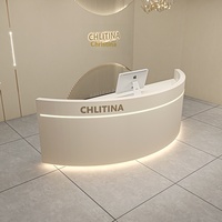 Bureau de réception minimaliste moderne avec rangement pour salon de beauté, magasin de vêtements, bar, hôtel - Arc arrondi