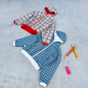 Vêtements de haute qualité, fabricant de sweats à capuche personnalisés avec fermeture éclair, vestes réversibles pour hommes, sweats à capuche à impression en relief de qualité supérieure - Product Image 1