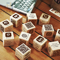 Kubus Kayu Berukir Iklan Personalisasi Kode QR Kustom Pembayaran Wifi Tanda Logo Bisnis Menu Digital Dudukan Meja Kubus Kayu