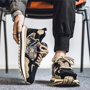 Zapatos de hombre modernos para primavera/verano, zapatos deportivos casuales estampados y bordados, zapatos de hombre de suela gruesa y cómodos - Product Image 2