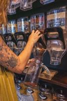 Distributeur de nourriture sèche Ecobox à fixation murale, bac à alimentation par gravité en acrylique |   Pour céréales, noix et grains de café