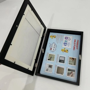 Cadre A4 personnalisé en bois massif pour enfants Cadres d'art pour enfants Affichage interchangeable Photos A4 50 Photos Souvenir - Product Image 1