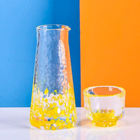 Ensemble de saké de luxe de style japonais en verre martelé de qualité alimentaire, avec logo personnalisé, carafe Tokkuri à pois colorés et tasse Ochoko pour bar