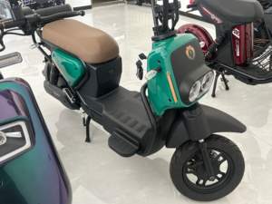 Bicicleta Eléctrica de Diseño Clásico, Nuevo Modelo, 60V, Largo Alcance, Motor Trasero Electrónico, para Adultos, con Potente Motor Trasero - Product Image 3